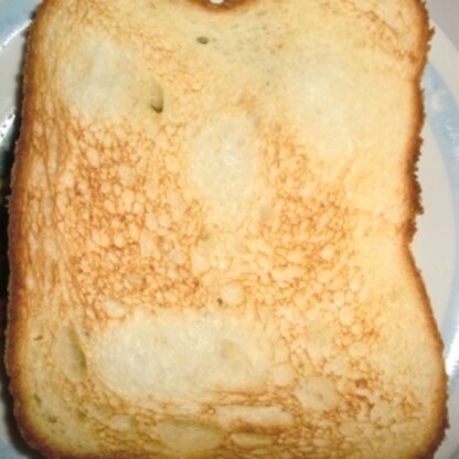 ストローでやったんですが，自家製パンで切り方が悪いせいか
クッキリ顔が出てなくてすいません・・・
トースターに前でワクワクしちゃいました★
リベンジします！